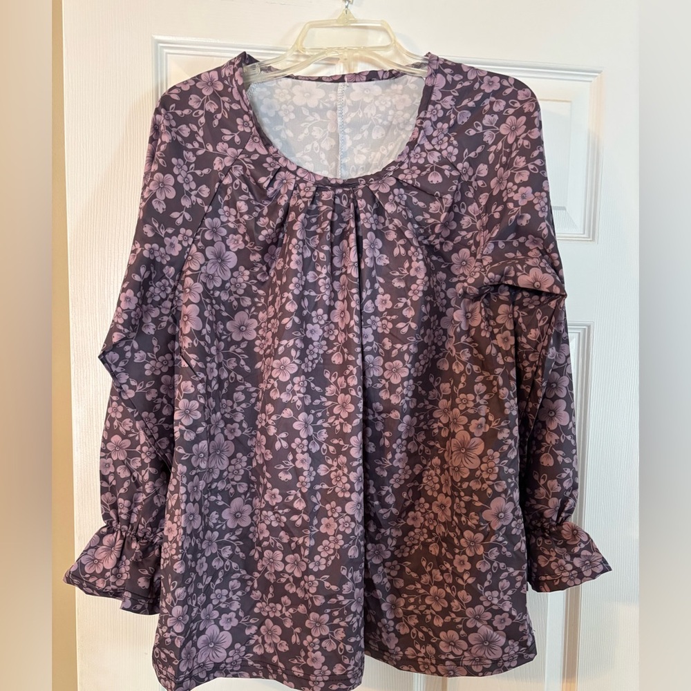 New w/ out tags. Floral Purple Women's Top.. Size L